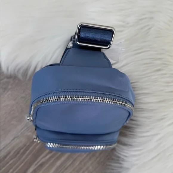 💙LULULEMON Everywhere Sling Small Bag 2L Washed Blue - Picture 4 of 9